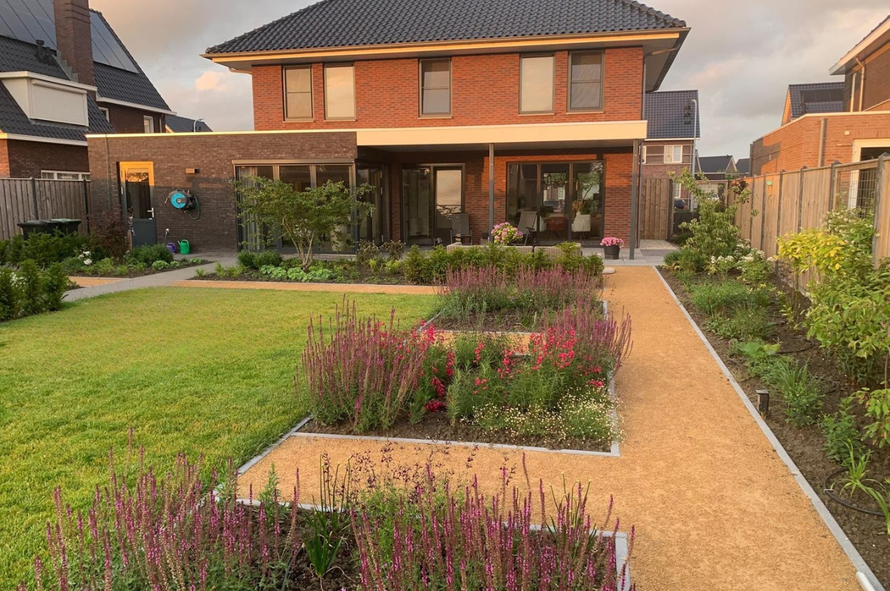 Paardekooper_liggend - website12 Aanleg van een tuin door hoveniersbedrijf Paardekooper in Kloetinge